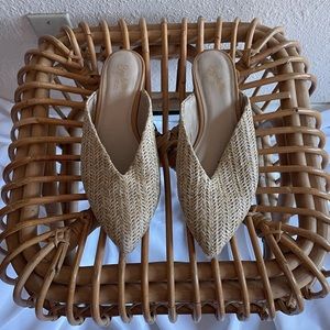 Seychelles raffia flats. Size 8.